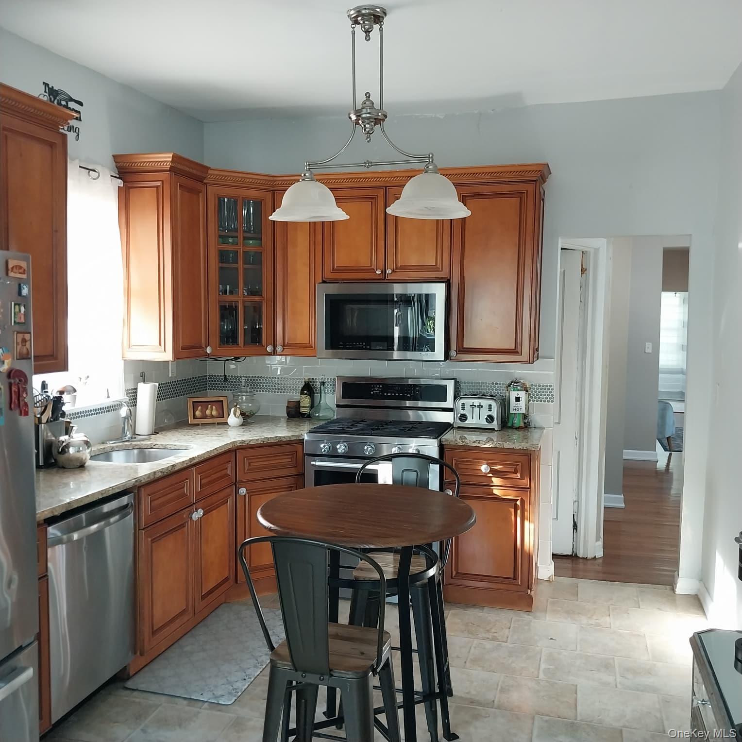 #12 photo, 230 E New York Avenue, Valley Stream , NY 11580