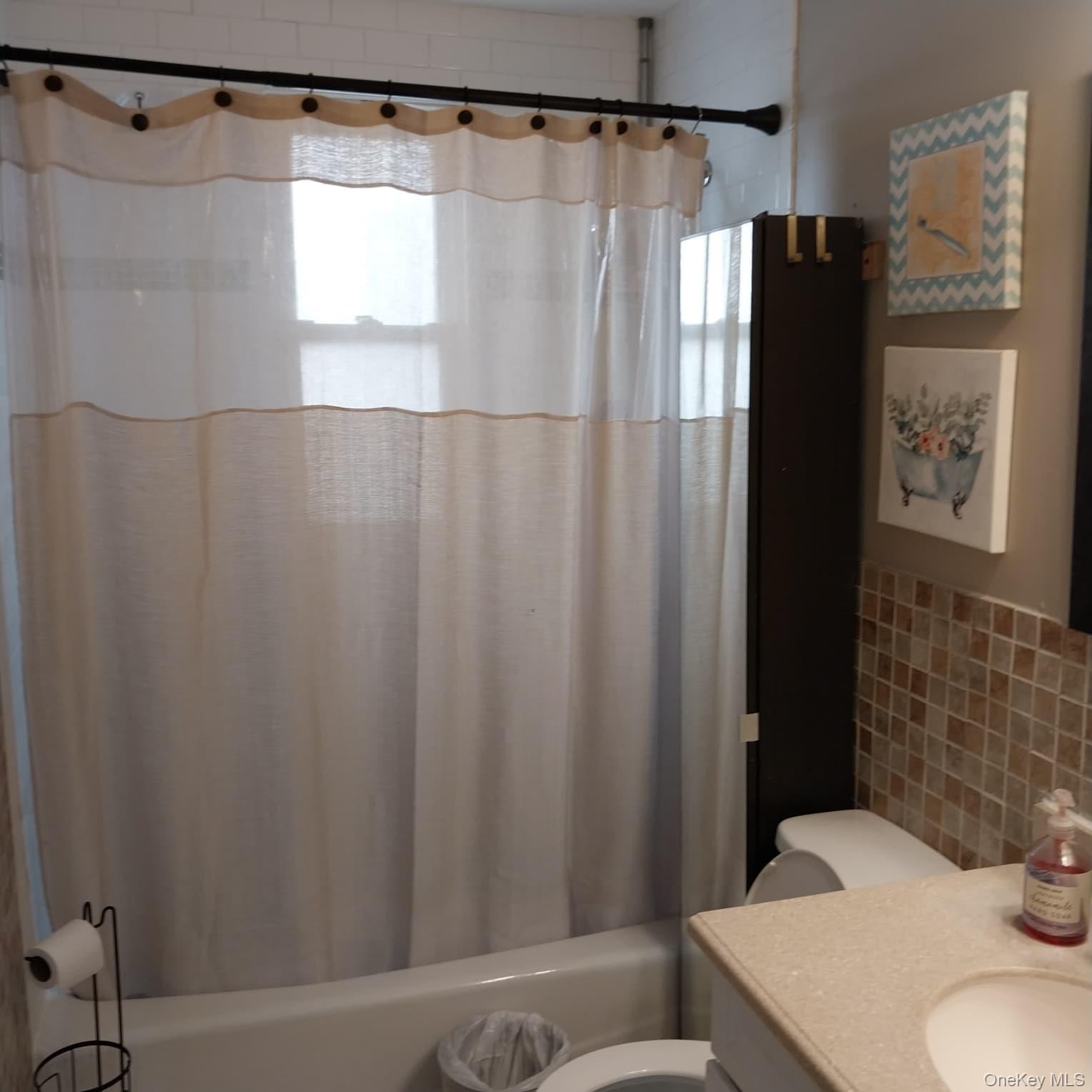 #17 photo, 230 E New York Avenue, Valley Stream , NY 11580