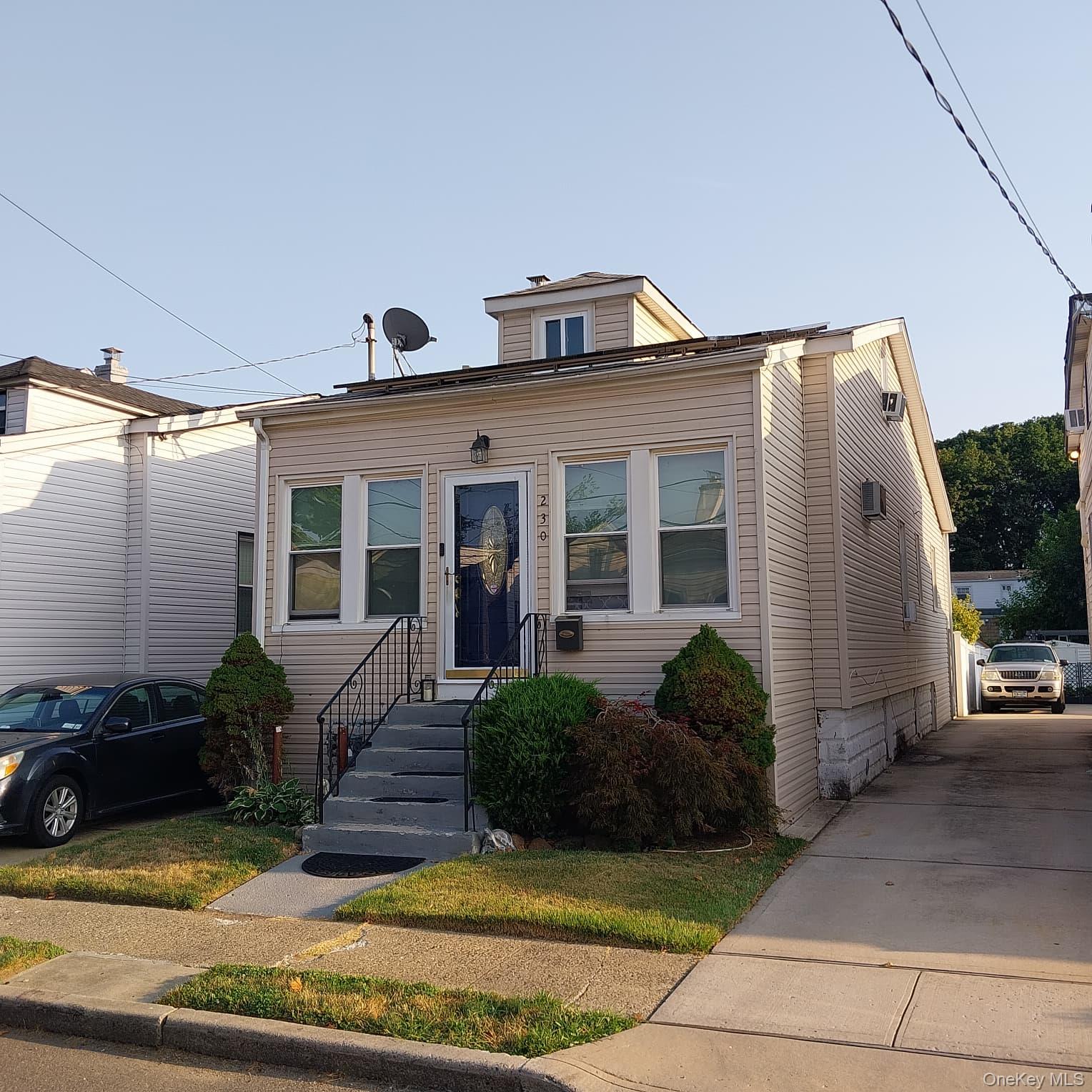 #2 photo, 230 E New York Avenue, Valley Stream , NY 11580