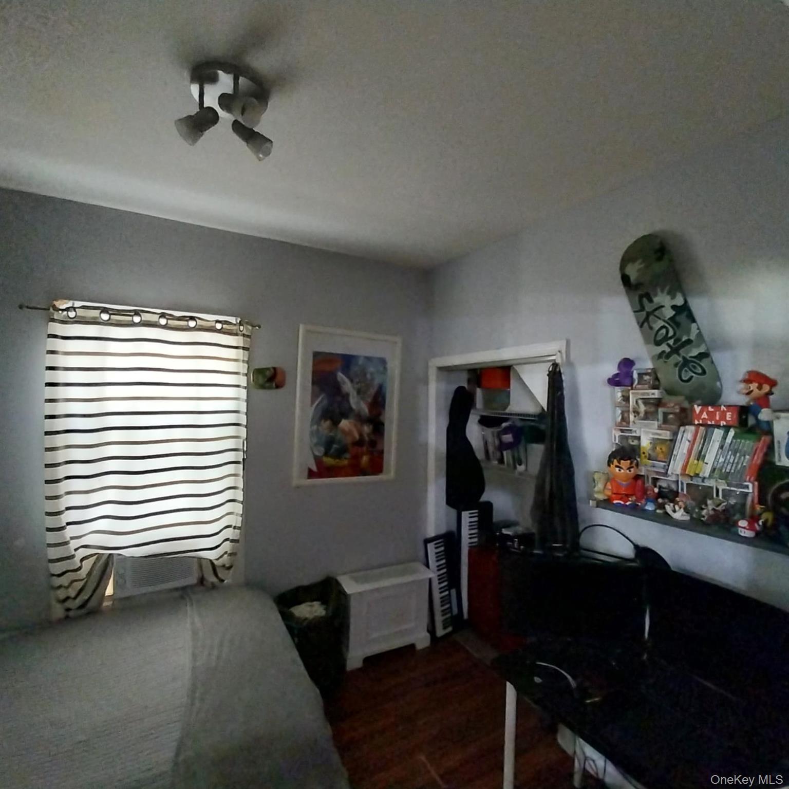 #20 photo, 230 E New York Avenue, Valley Stream , NY 11580