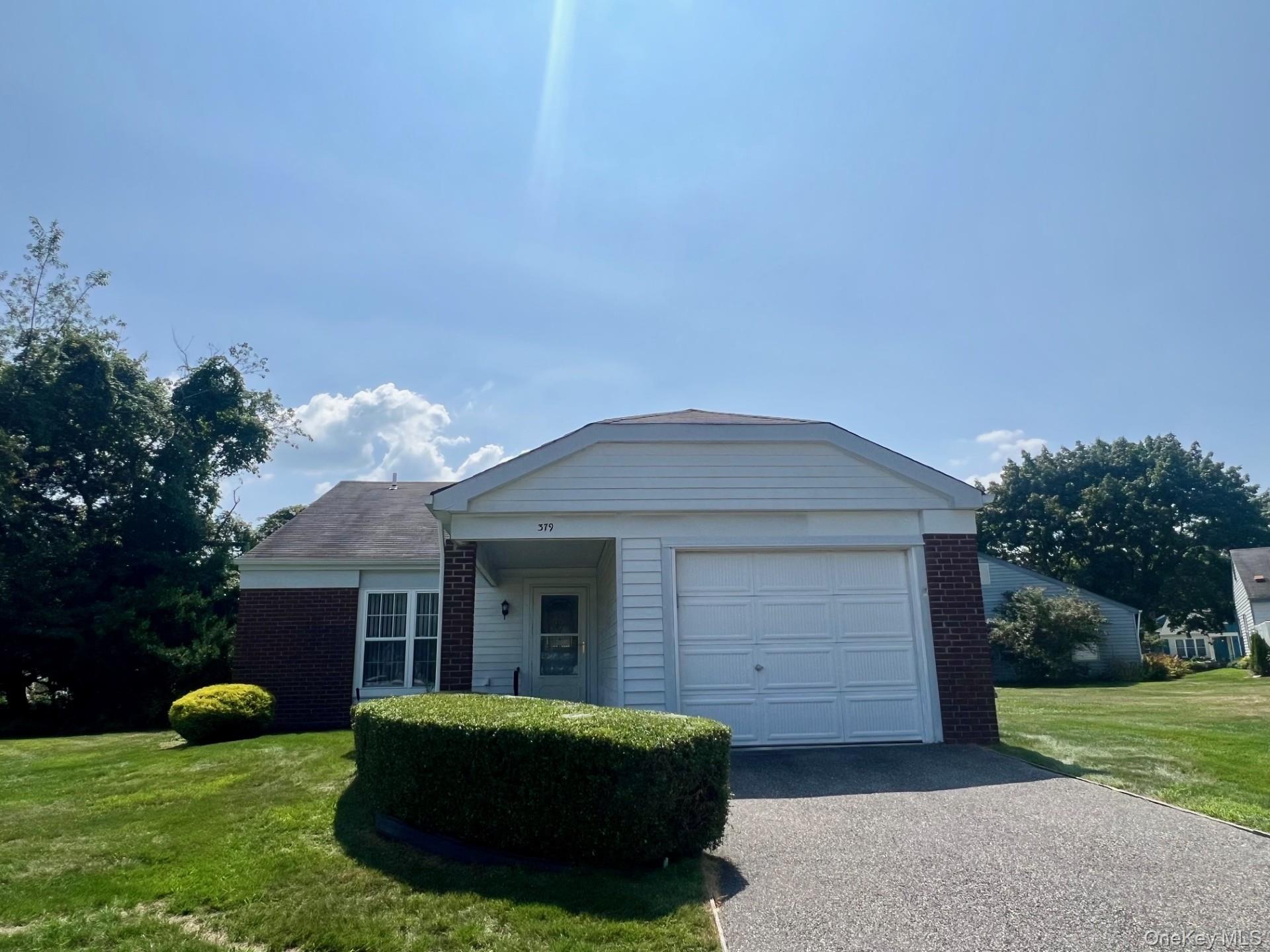 #1 photo, 379 Larchmont Court, 東長島 Ridge , NY 11961