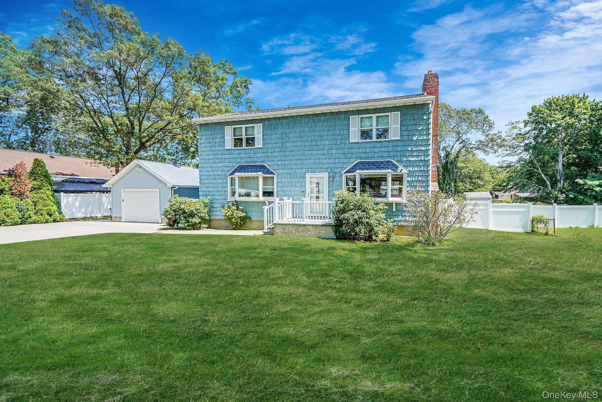 #1 photo, 221 Magnolia Drive, 东长岛 Selden , NY 11784