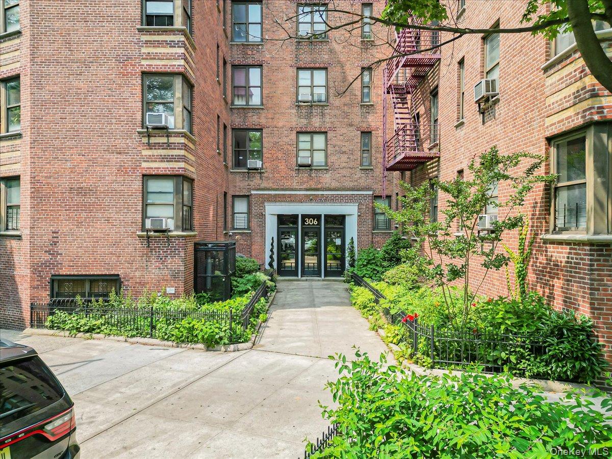 #10 photo, 306 Mosholu Parkway, Bronx , NY 10458