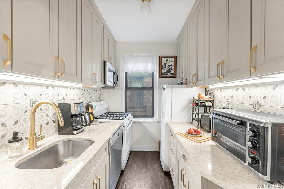 #4 photo, 306 Mosholu Parkway, Bronx , NY 10458