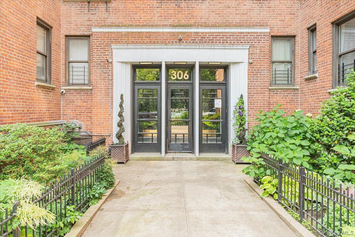 #8 photo, 306 Mosholu Parkway, Bronx , NY 10458