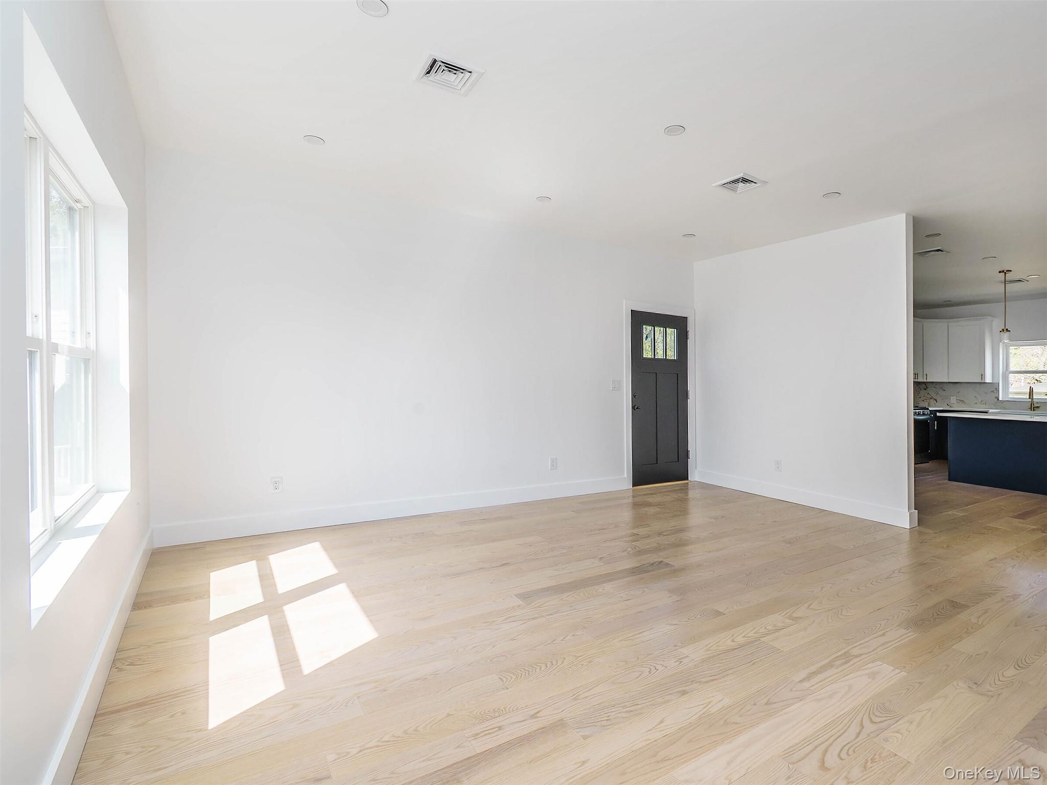 #2 photo, 6 Lee Gray Court, ナッソー郡 Glen Cove , NY 11542