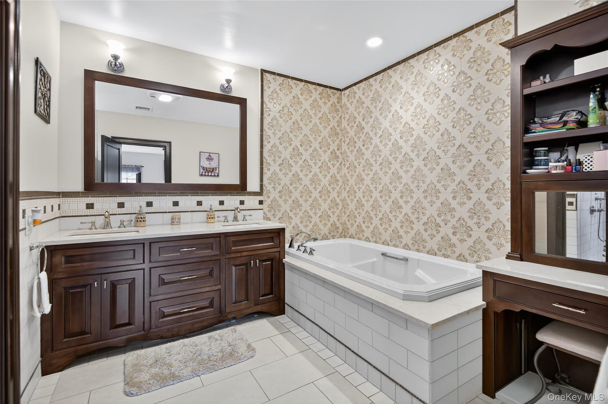 #16 photo, 23 Gloria Lane, サフォーク郡 Huntington , NY 11743