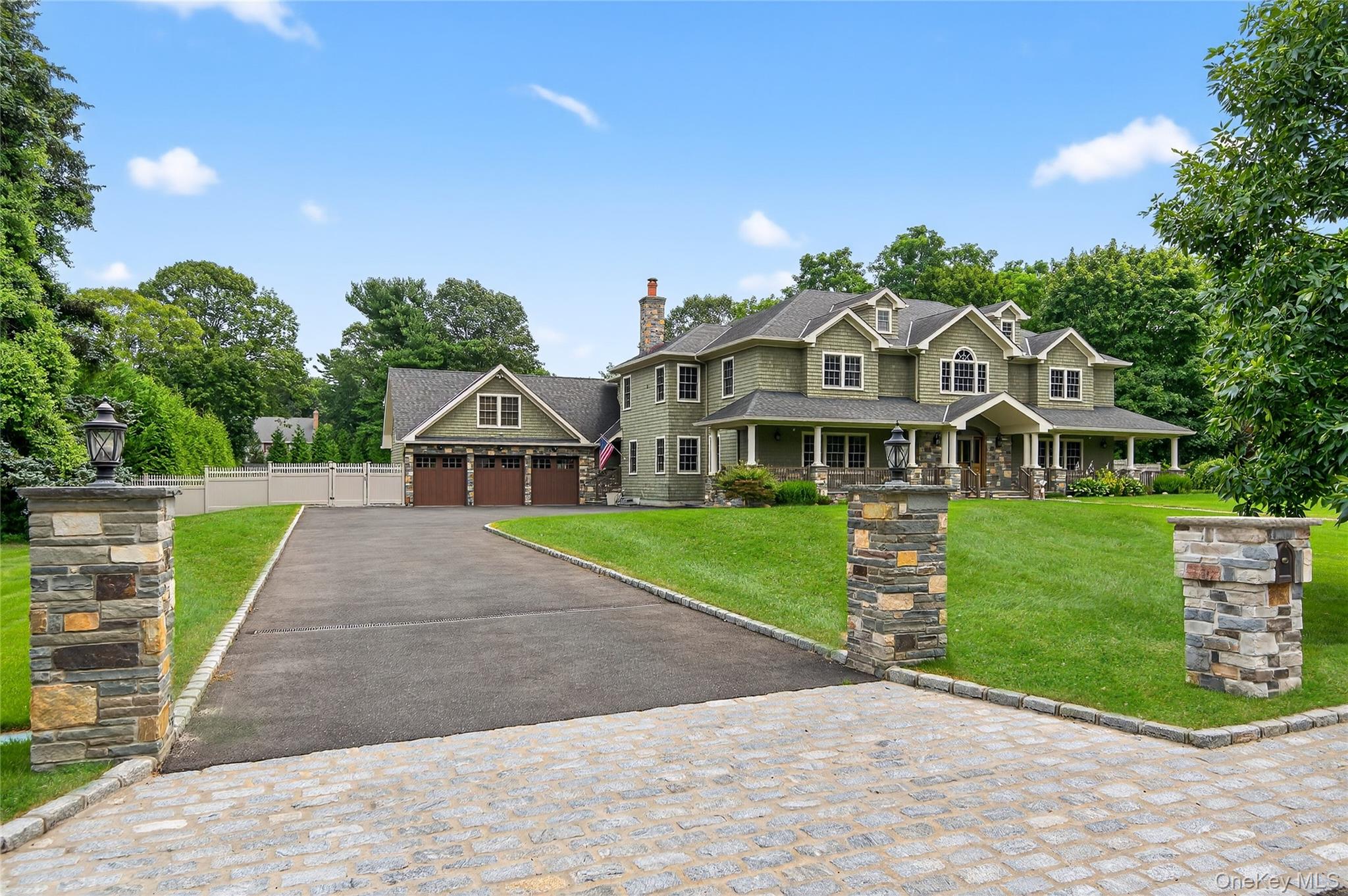 #2 photo, 23 Gloria Lane, サフォーク郡 Huntington , NY 11743