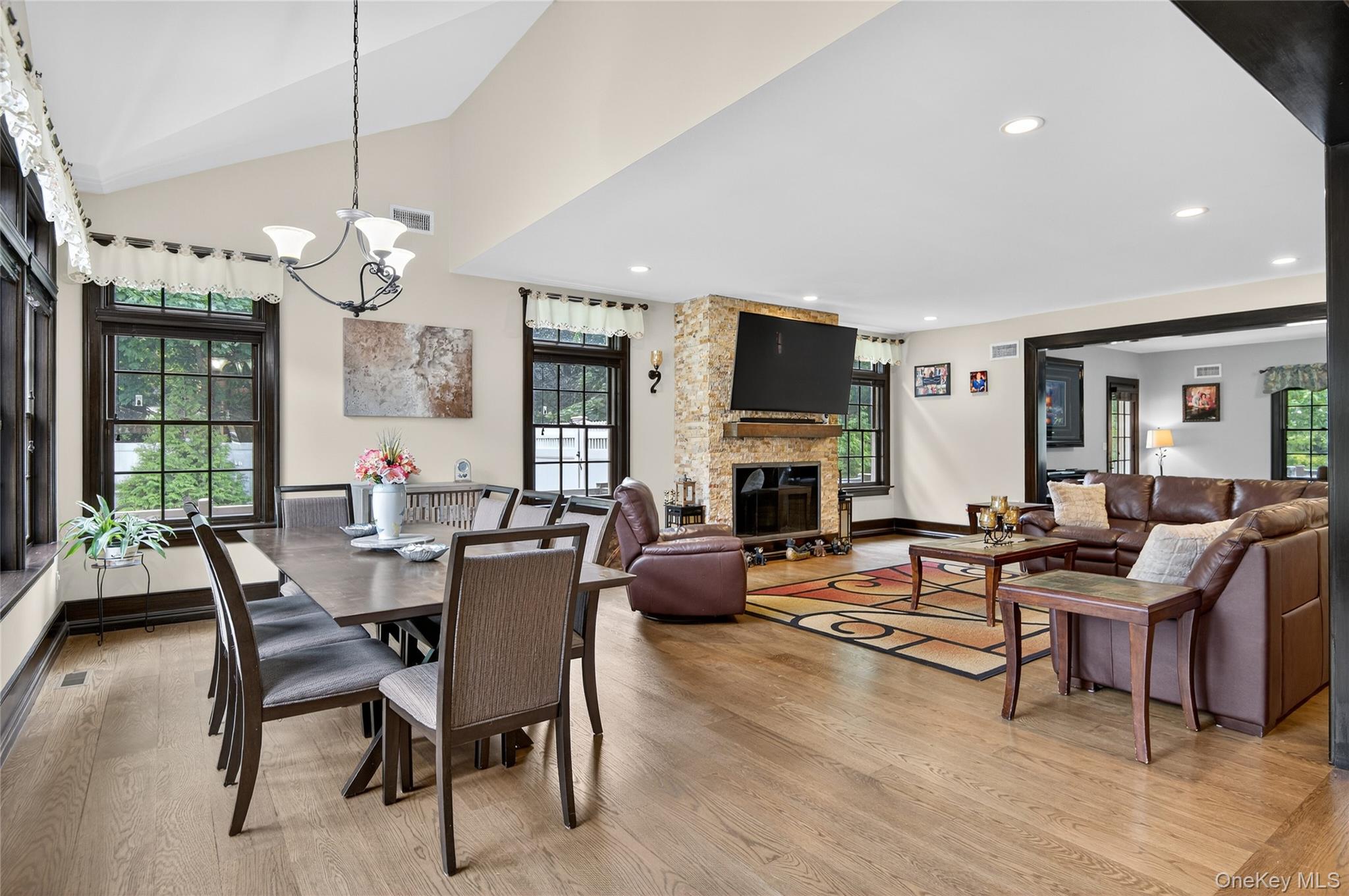 #5 photo, 23 Gloria Lane, サフォーク郡 Huntington , NY 11743