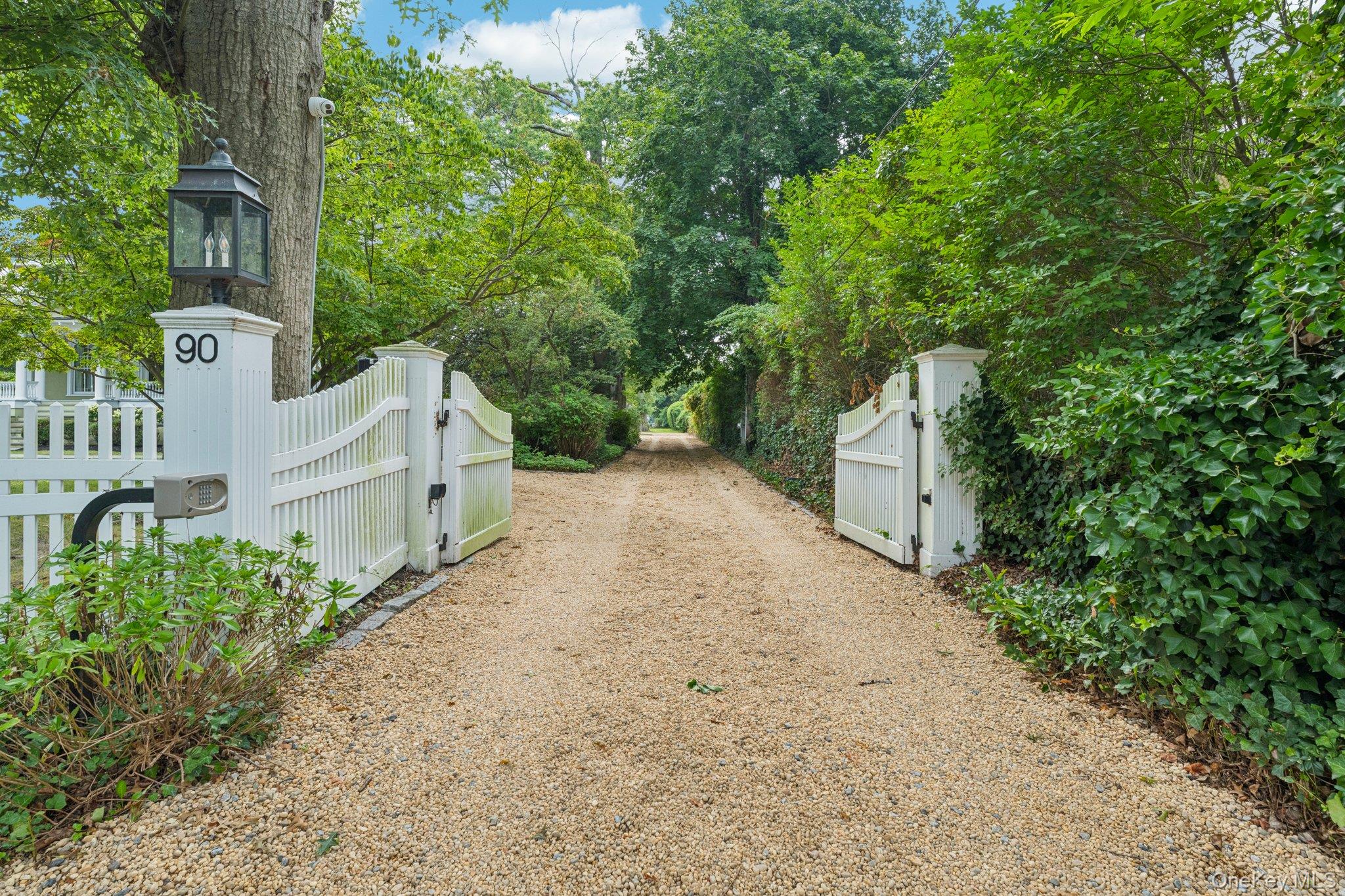 #4 photo, 90 Thompson Avenue, Babylon , NY 11702