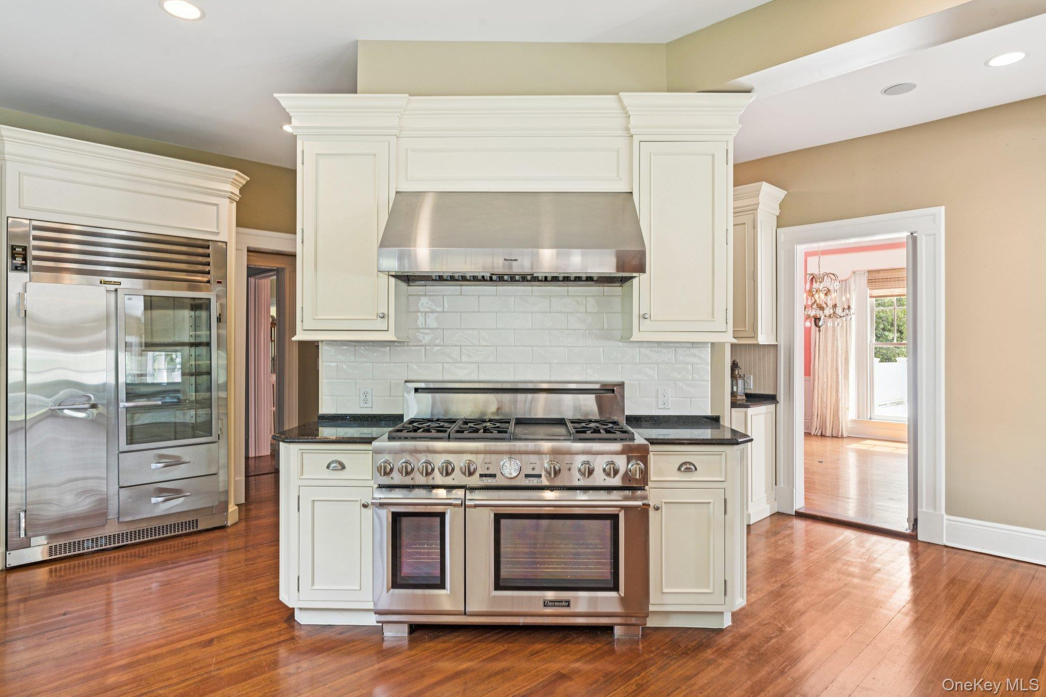 #9 photo, 90 Thompson Avenue, Babylon , NY 11702