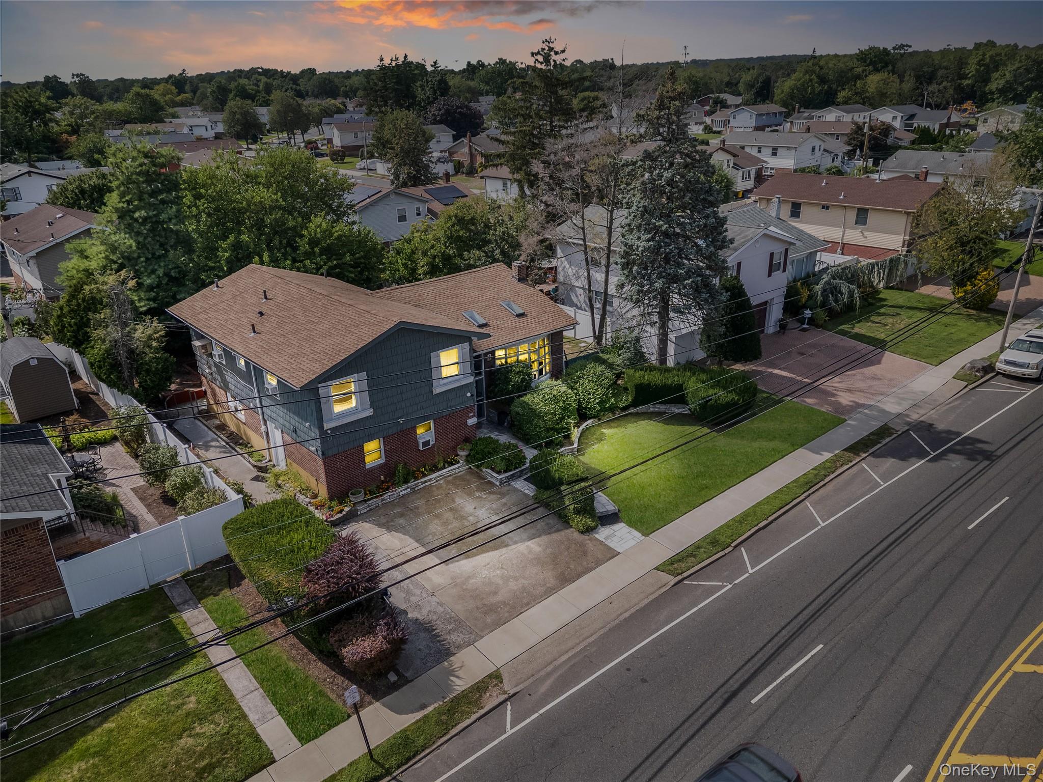 #1 photo, 211 Cantiague Rock Road, ナッソー郡 Westbury , NY 11590