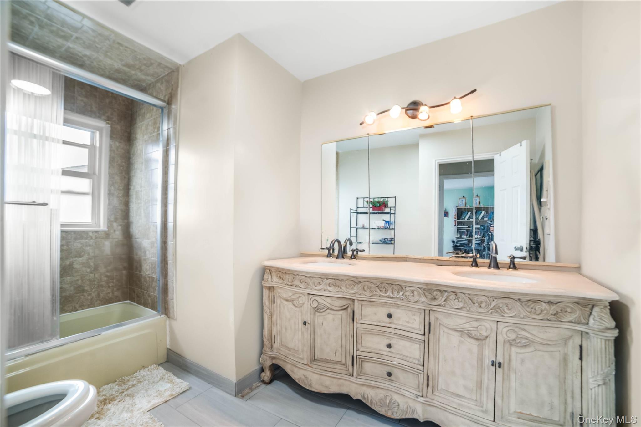 #16 photo, 211 Cantiague Rock Road, ナッソー郡 Westbury , NY 11590