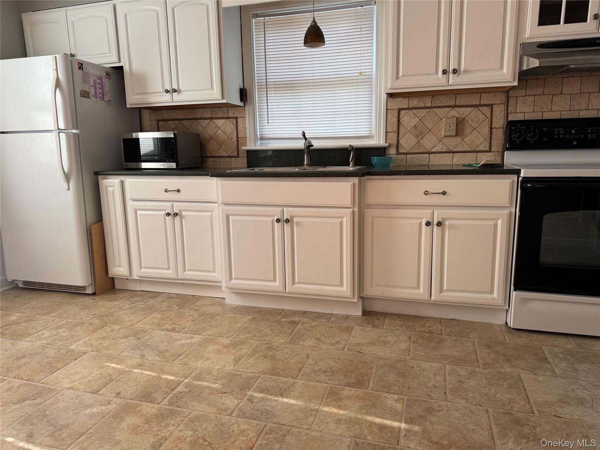 #12 photo, 29 Dorchester Street, サフォーク郡 Huntington Station , NY 11746