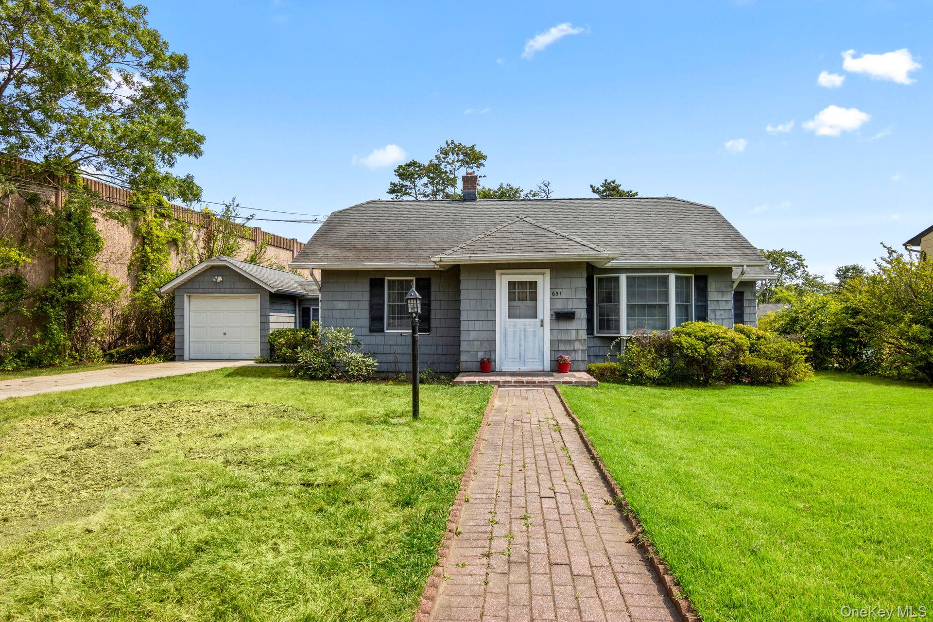 #19 photo, 651 Sayville Avenue, サフォーク郡 Sayville , NY 11782