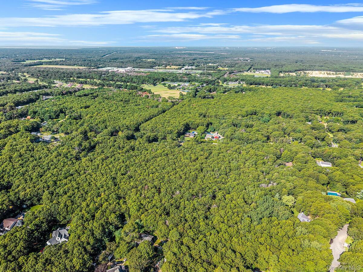 #24 photo, 200 Wading River Road, サフォーク郡 Manorville , NY 11949