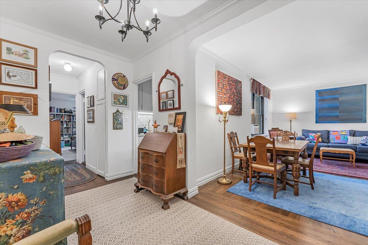 #3 photo, 306 E MOSHOLU Parkway S, Norwood , NY 10458