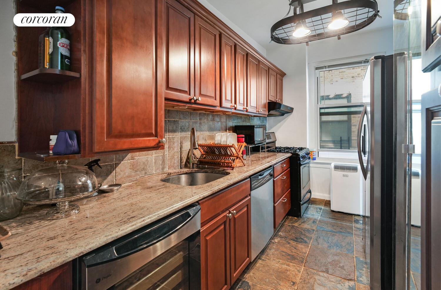 #13 photo, 875 W 181ST Street, マンハッタン Hudson Heights , NY 10033