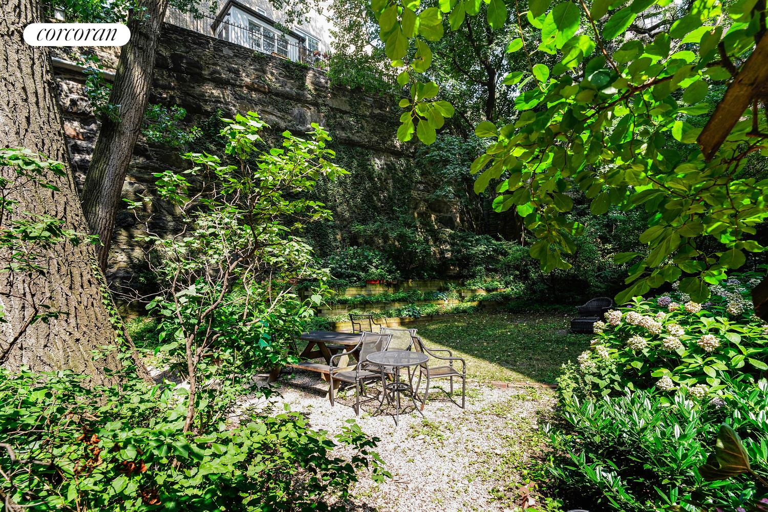 #17 photo, 875 W 181ST Street, マンハッタン Hudson Heights , NY 10033