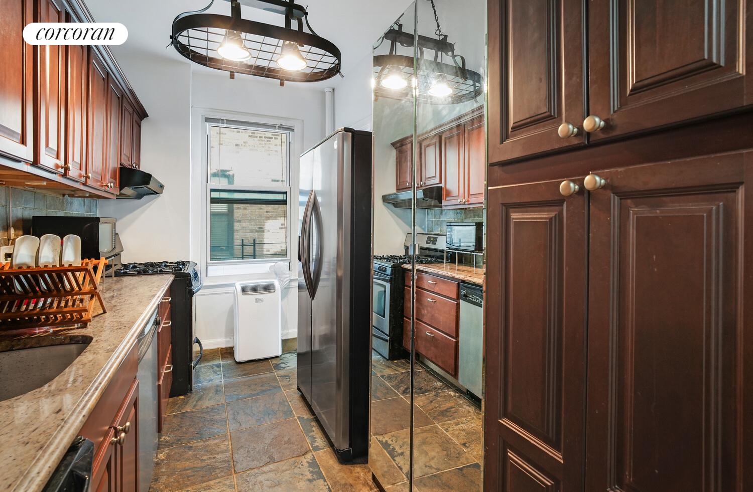 #4 photo, 875 W 181ST Street, マンハッタン Hudson Heights , NY 10033