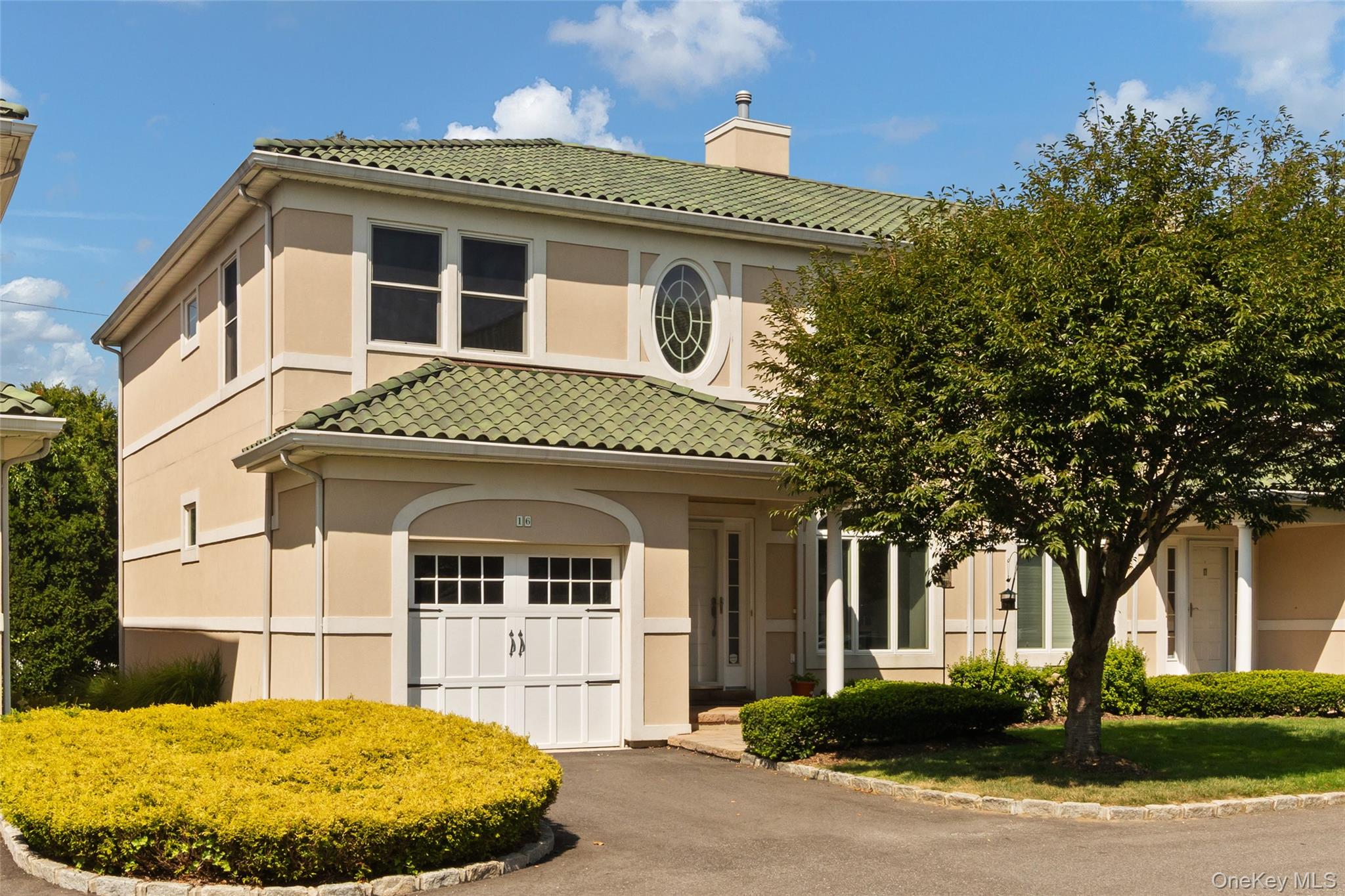 #1 photo, 16 Villa Prom, सफ़ोक काउंटी Bay Shore , NY 11706