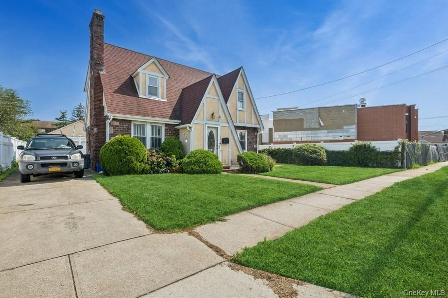 #1 photo, 194 Maplewood Avenue, Hempstead , NY 11550