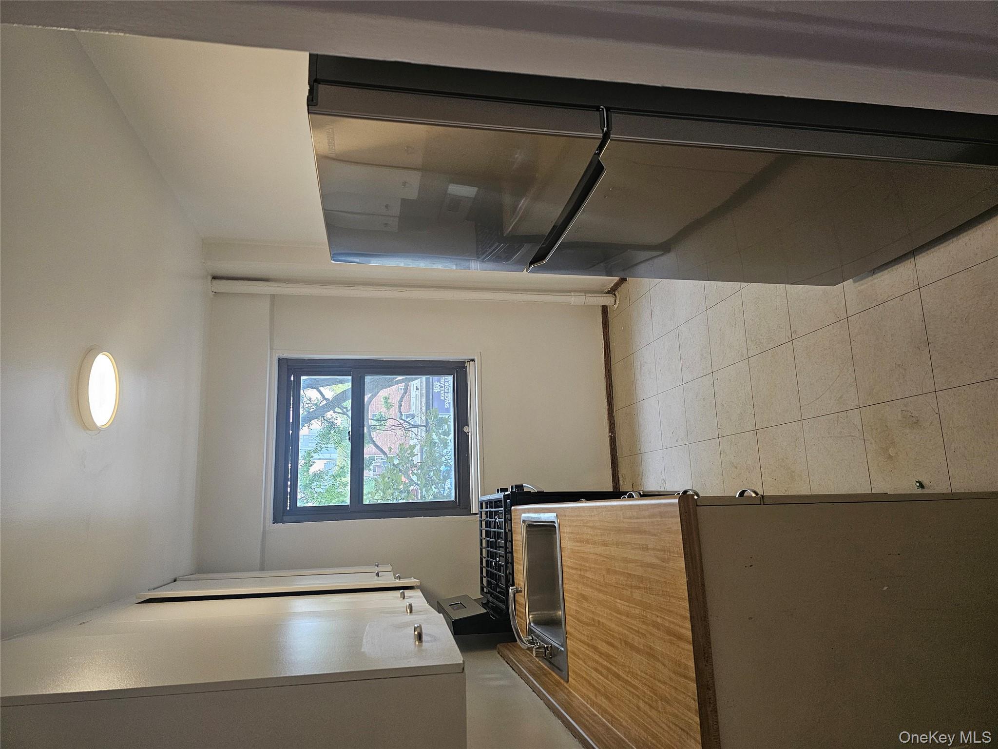 #12 photo, 21-85 34th Ave, クイーンズ区 Astoria , NY 11106