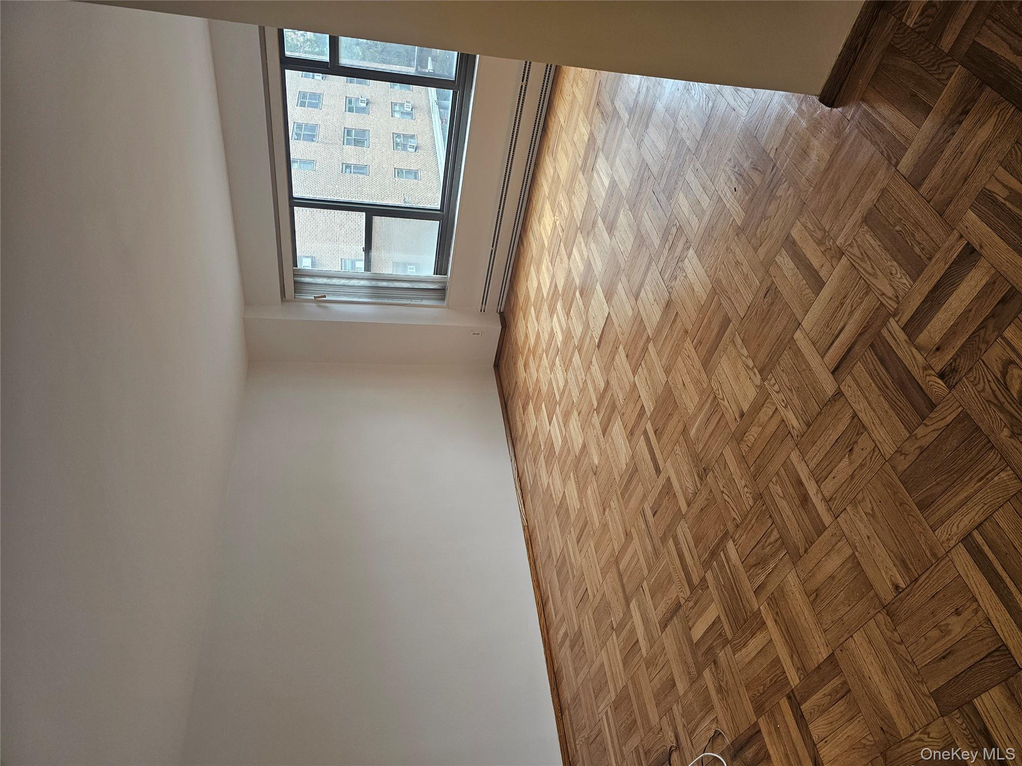 #3 photo, 21-85 34th Ave, クイーンズ区 Astoria , NY 11106