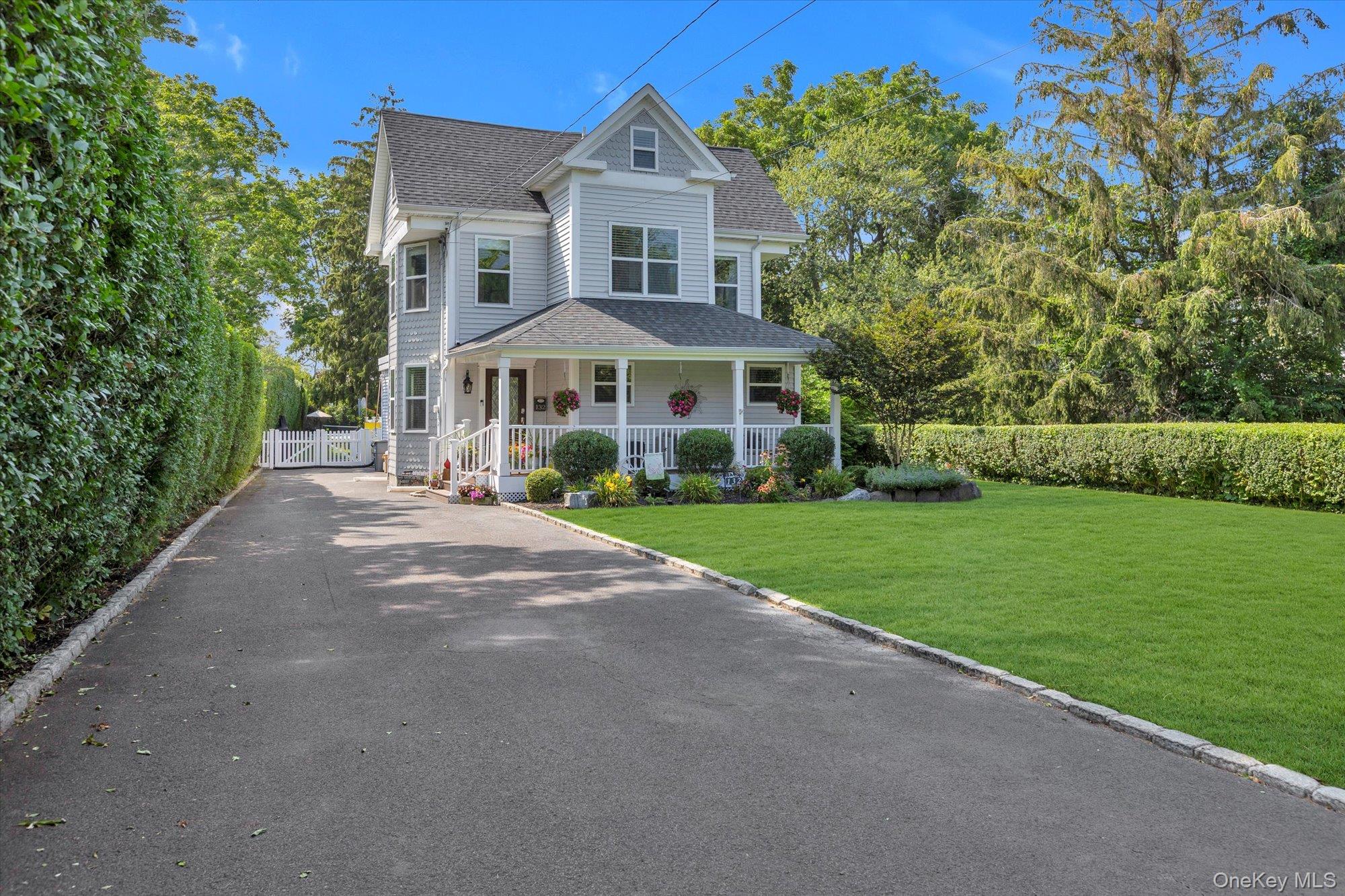 #1 photo, 132 Candee Avenue, सफ़ोक काउंटी Sayville , NY 11782