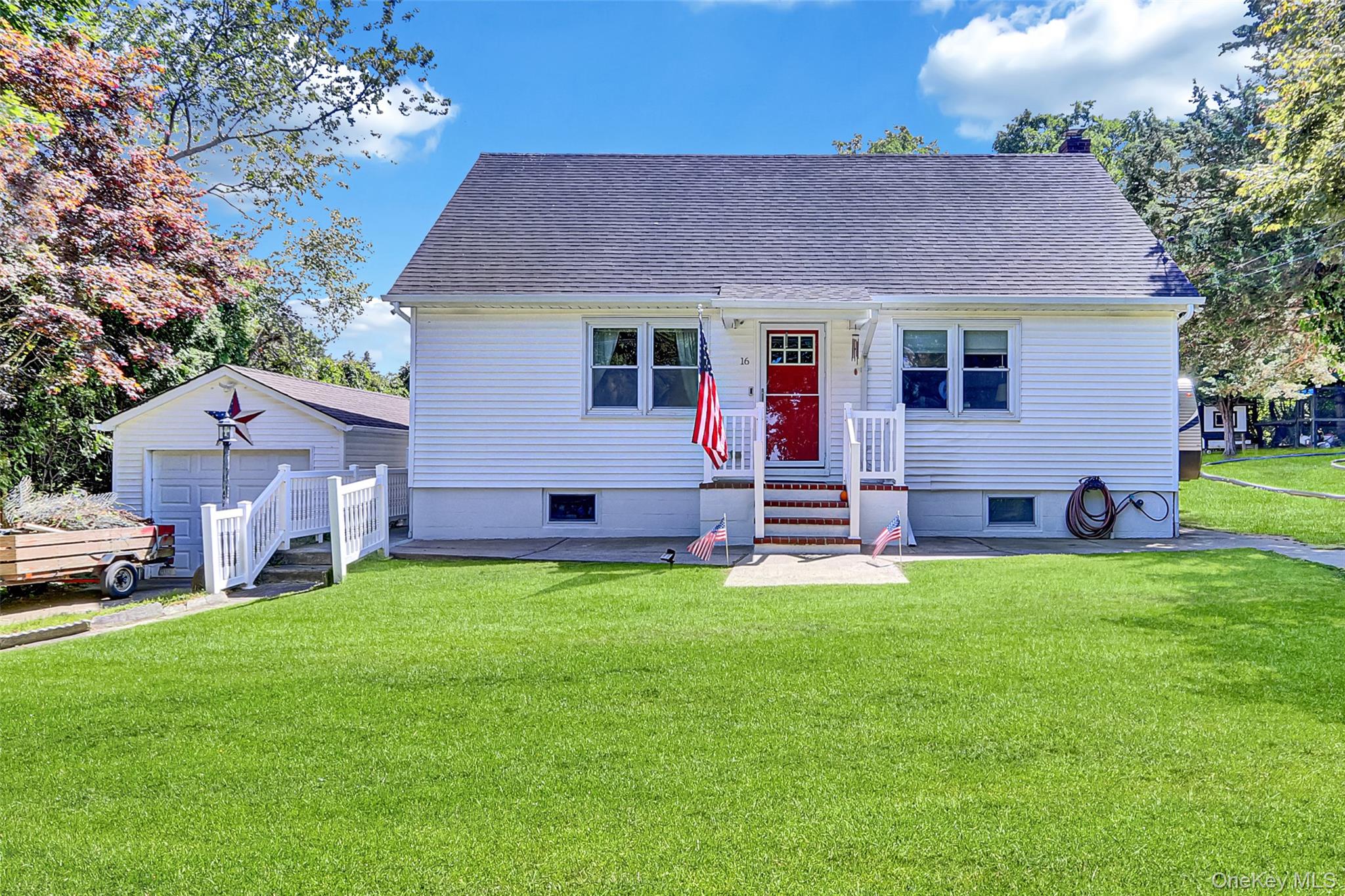 #1 photo, 16 Hallock Lane, सफ़ोक काउंटी Rocky Point , NY 11778