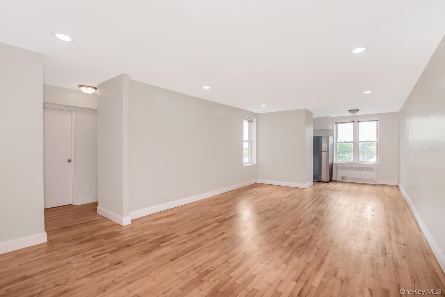 #4 photo, 205 East 238th Street, ब्रोंक्स Bronx , NY 10470