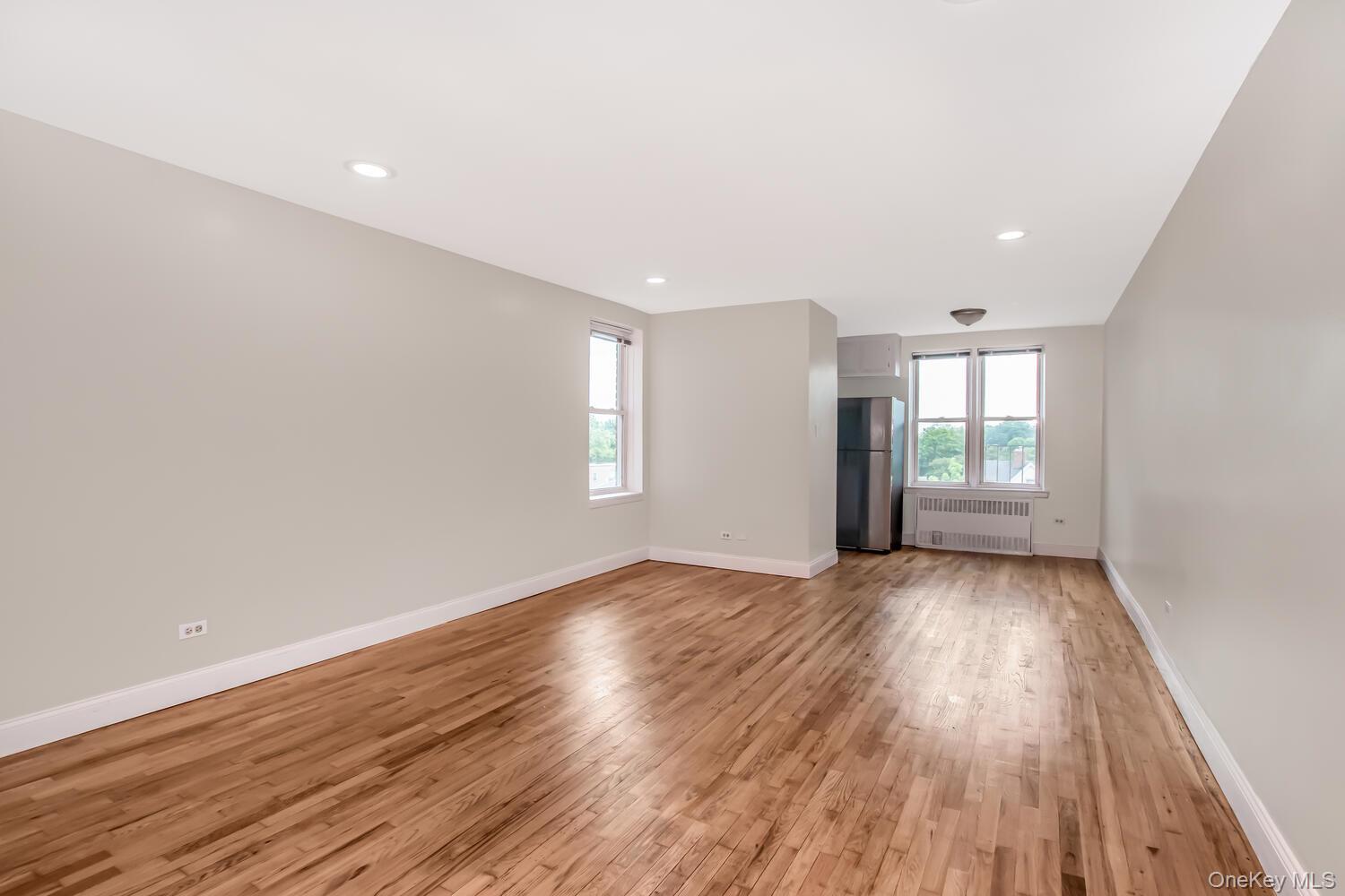 #5 photo, 205 East 238th Street, ब्रोंक्स Bronx , NY 10470