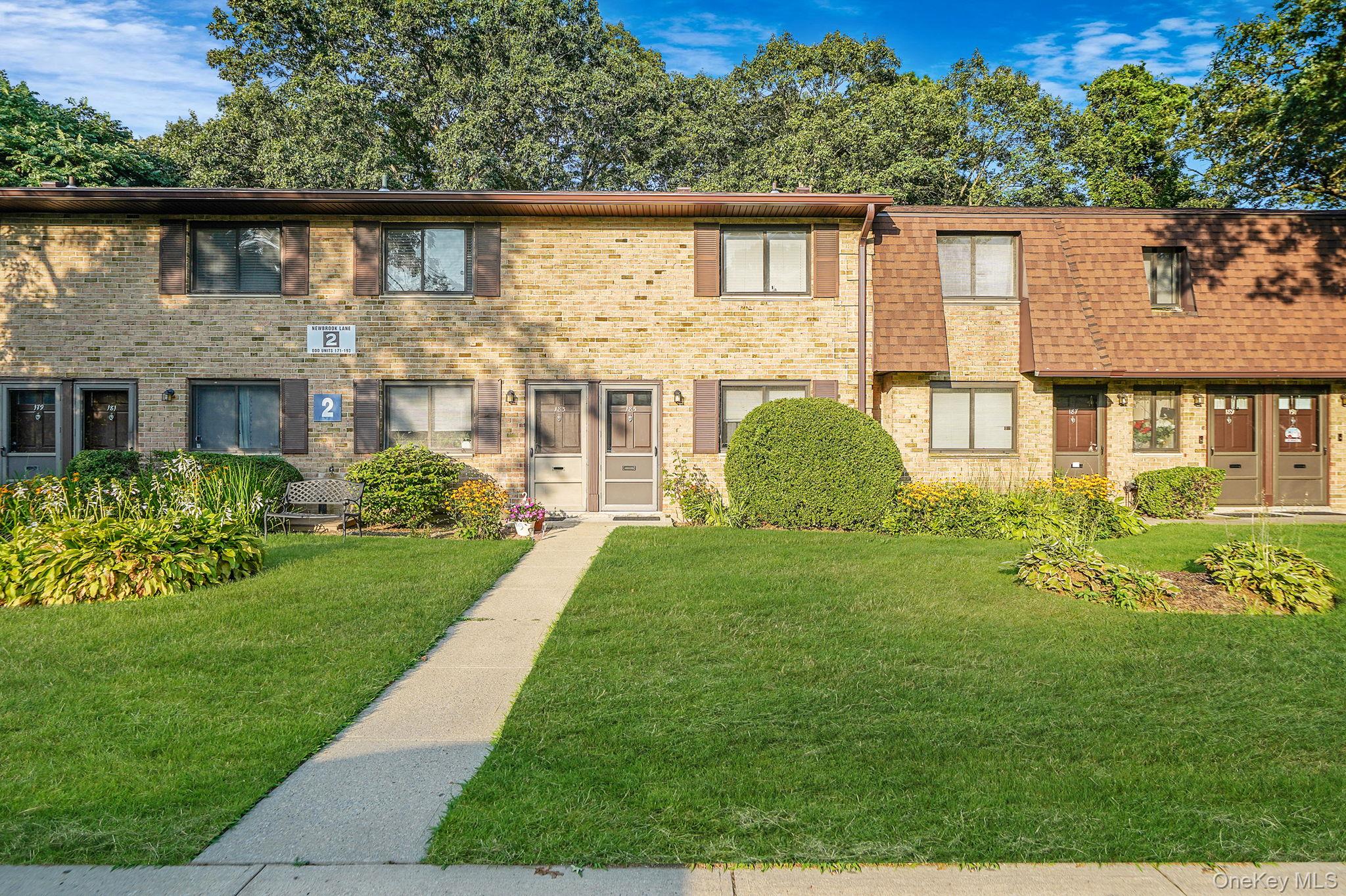 #1 photo, 185 Newbrook, Bay Shore , NY 11706