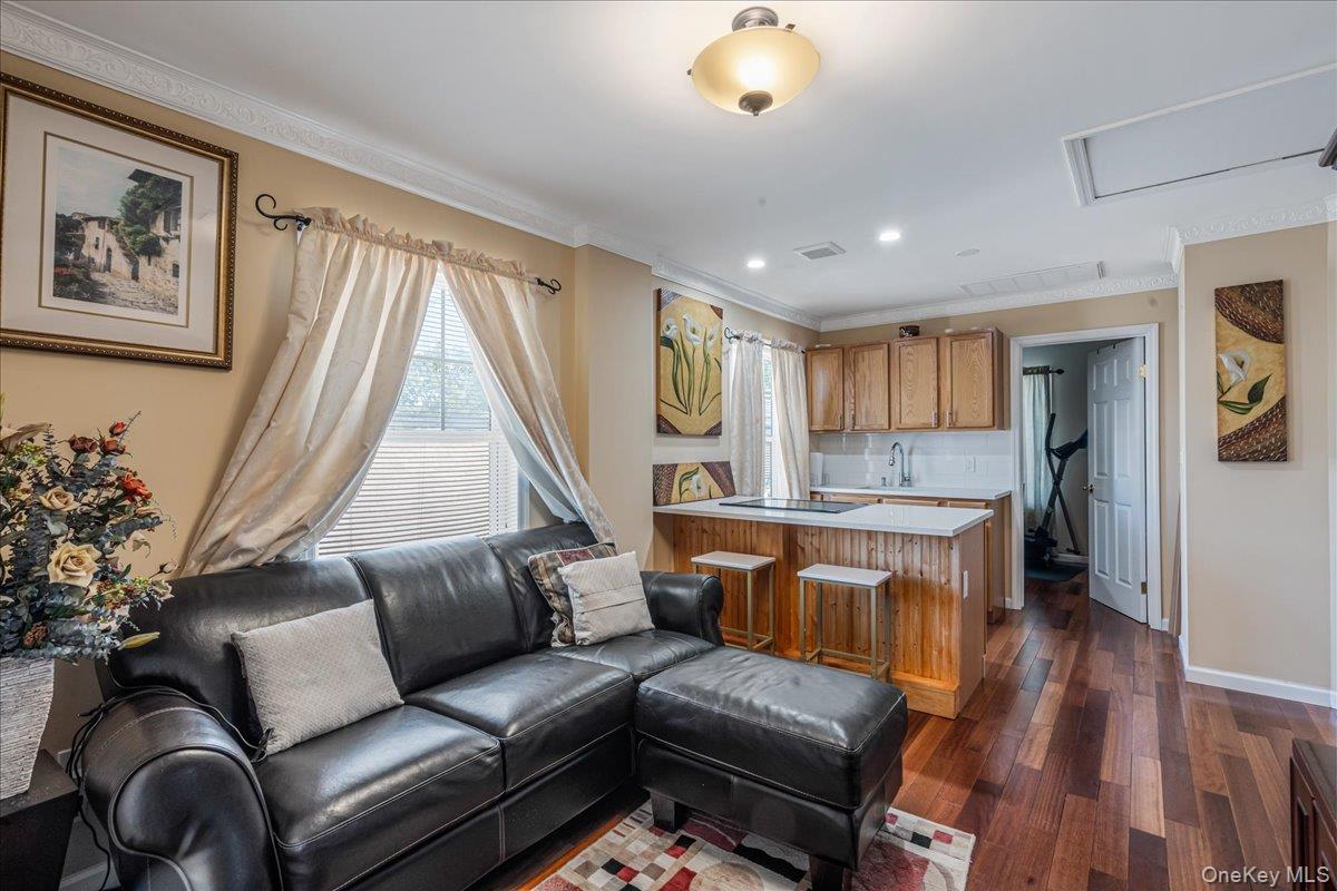 #10 photo, 289 Park Avenue, ナッソー郡 Roosevelt , NY 11575