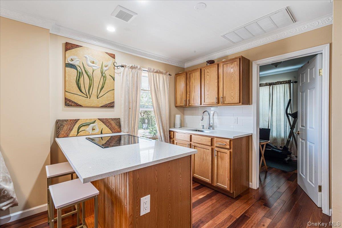 #11 photo, 289 Park Avenue, ナッソー郡 Roosevelt , NY 11575