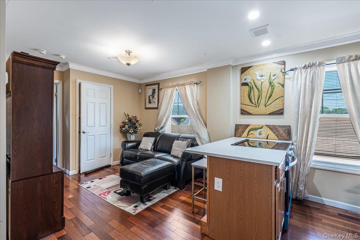 #12 photo, 289 Park Avenue, ナッソー郡 Roosevelt , NY 11575