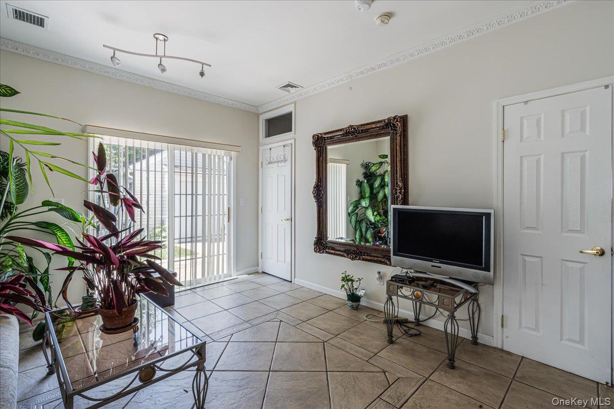 #19 photo, 289 Park Avenue, ナッソー郡 Roosevelt , NY 11575