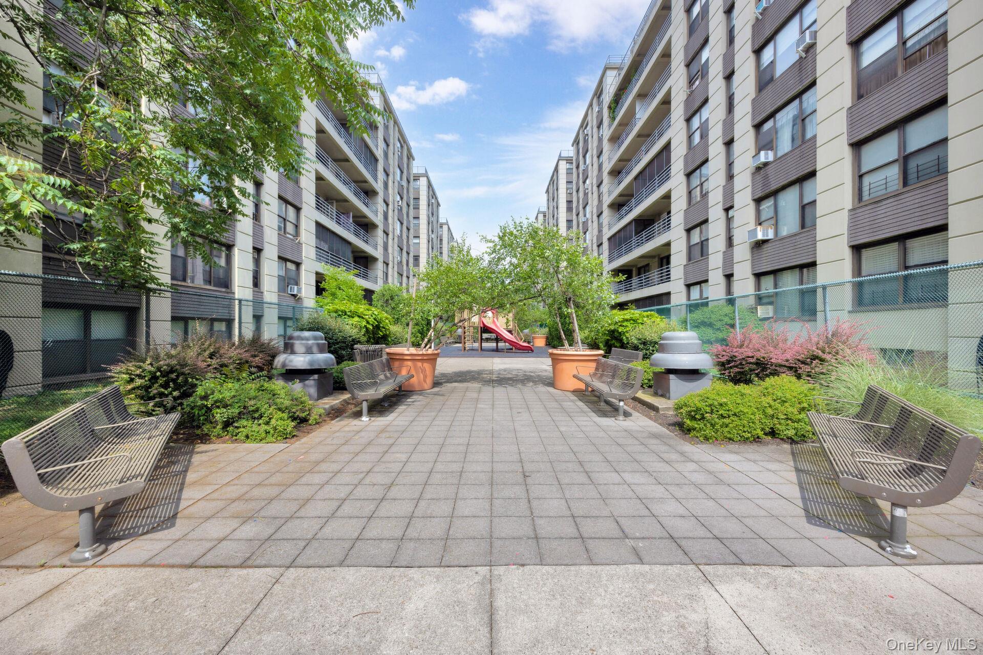 #3 photo, 9850 63rd Drive, クイーンズ区 Rego Park , NY 11374