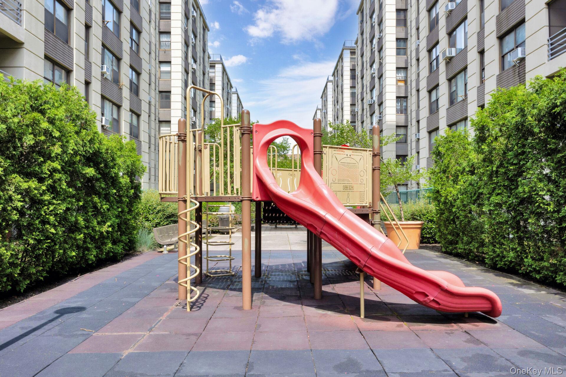 #4 photo, 9850 63rd Drive, クイーンズ区 Rego Park , NY 11374