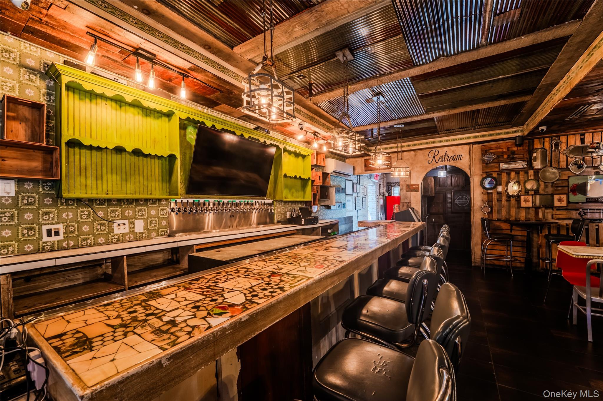 #7 photo, 37-11 /13 30th Avenue, クイーンズ区 Astoria , NY 11103