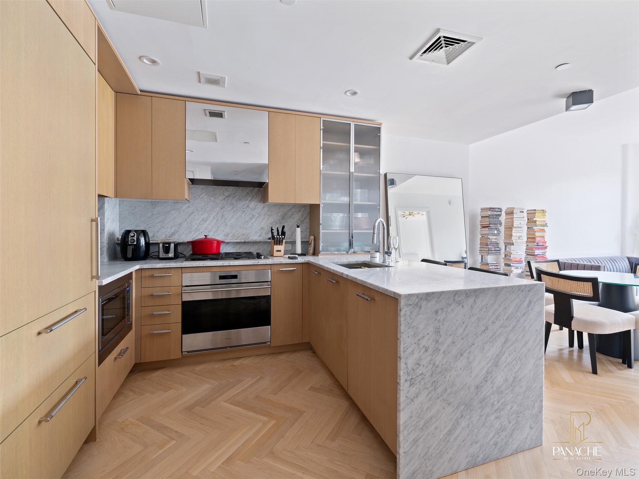 #4 photo, 300 W 122nd Street, 맨해튼 New York (Manhattan) , NY 10027