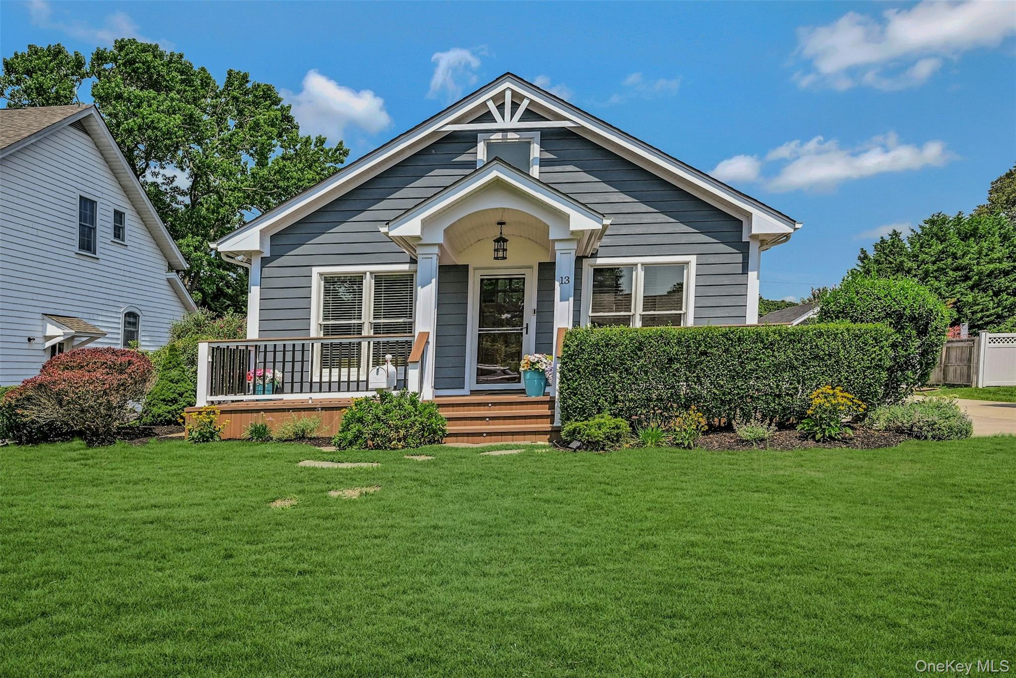 #1 photo, 13 Washington Street, सफ़ोक काउंटी Sayville , NY 11782