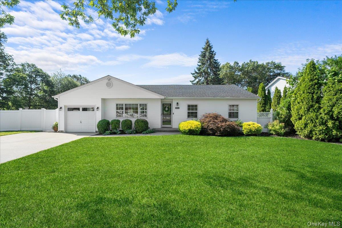 #1 photo, 834 Peconic Street, サフォーク郡 Ronkonkoma , NY 11779