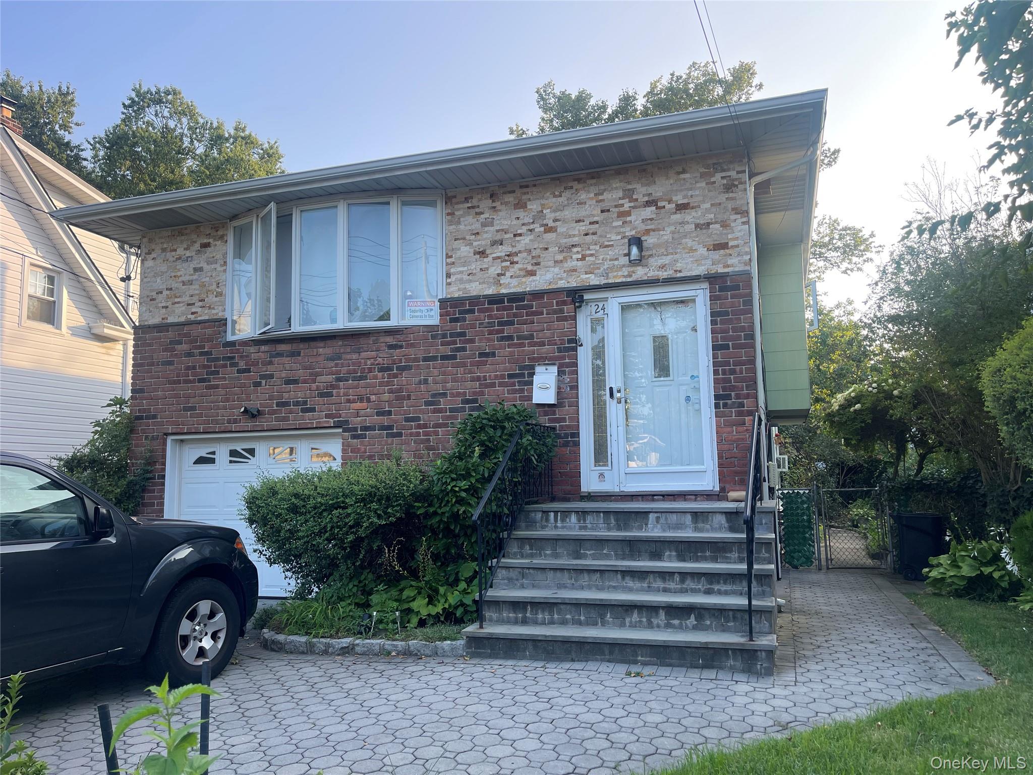 #1 photo, 124 Poplar Street, 长岛 West Hempstead , NY 11552