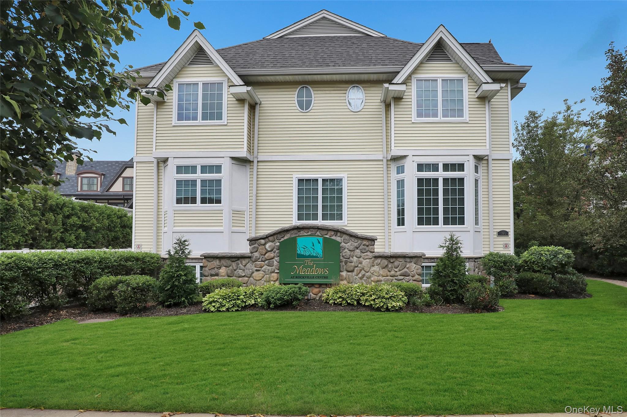 #1 photo, 106 Morris Avenue, नासाउ काउंटी Rockville Centre , NY 11570