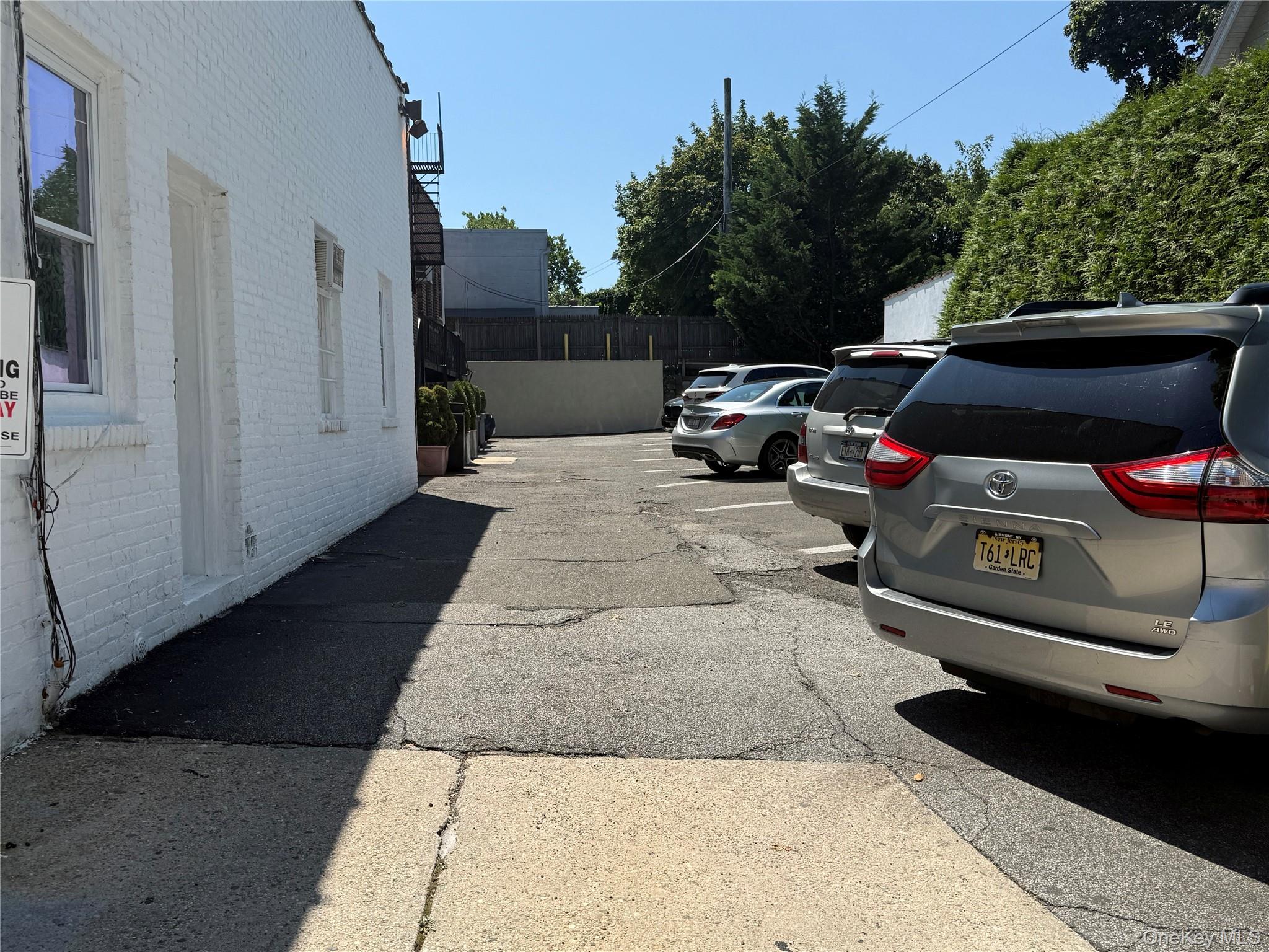 #19 photo, 202 Sparks Avenue, Pelham , NY 10803