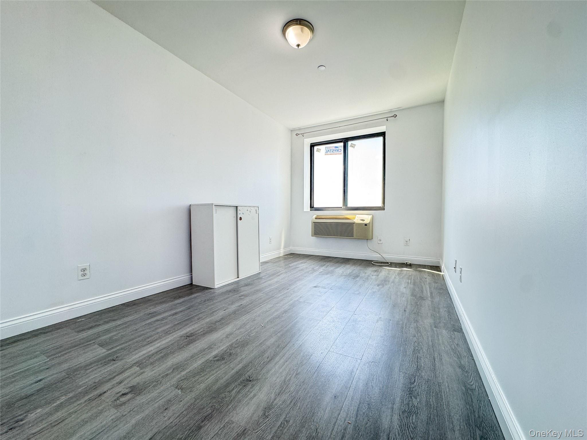 #4 photo, 7026 Queens Boulevard, クイーンズ区 Woodside , NY 11377