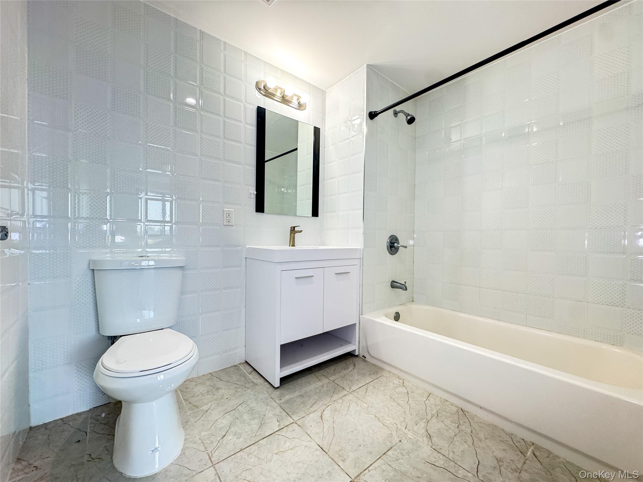 #7 photo, 7026 Queens Boulevard, クイーンズ区 Woodside , NY 11377