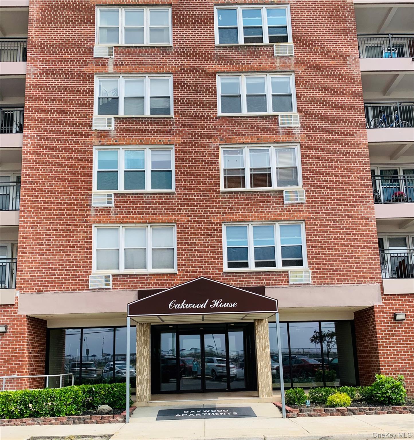 #1 photo, 1 E Broadway, नासाउ काउंटी Long Beach , NY 11561