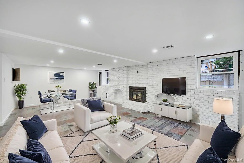 #14 photo, 7 Weinmann Boulevard, Melville , NY 11747